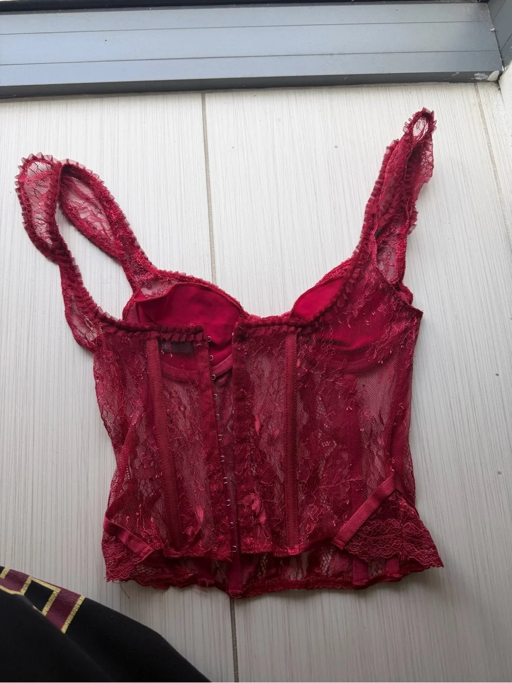 White Fox Boutique Burgundy Lace Bustier Top - Picture 3 of 3